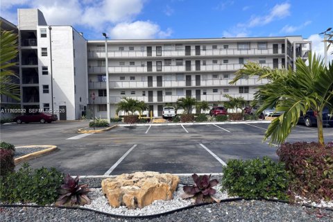 Купить кондоминиум в Майами, Флорида 2 спальни, 105.44м2, № 2026365 - фото 2