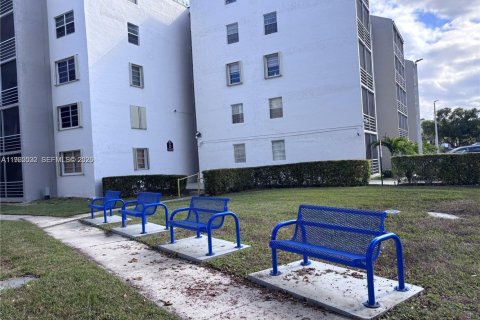 Купить кондоминиум в Майами, Флорида 2 спальни, 105.44м2, № 2026365 - фото 4