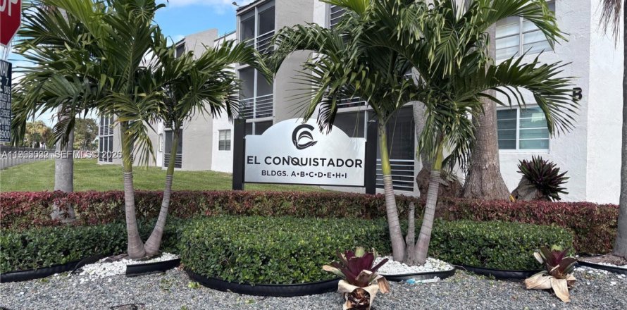 Кондоминиум с 2 спальнями в Майами, Флорида № 2026365