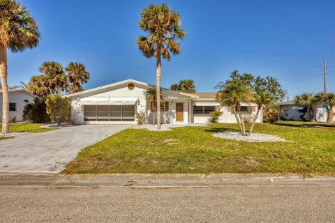 House in Englewood, Florida 3 bedrooms, 123.56 sq.m. № 2344925