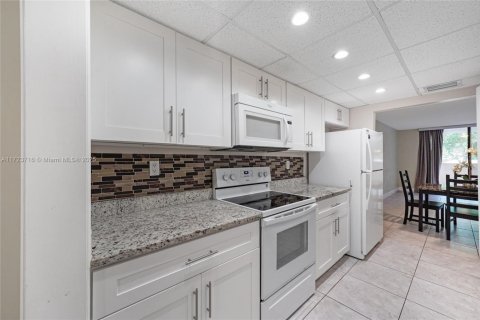 Condo in Plantation, Florida, 3 bedrooms  № 1871795 - photo 9