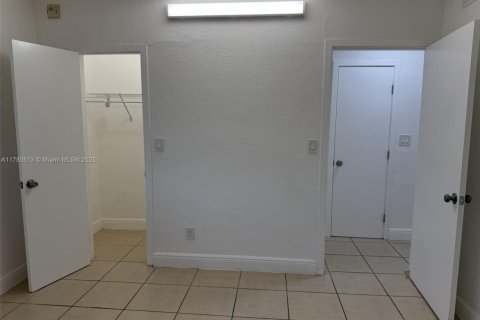House in North Miami, Florida 1 bedroom, 65.03 sq.m. № 2013982 - photo 10