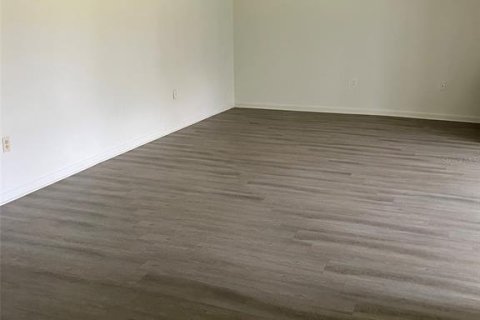 Condo in Saint Petersburg, Florida, 2 bedrooms № 2197543 - photo 5