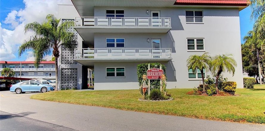 Condo in Saint Petersburg, Florida, 2 bedrooms № 2197543