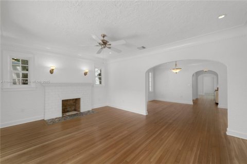 House in Miami, Florida 3 bedrooms, 204.38 sq.m. № 1840715 - photo 2