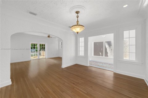 House in Miami, Florida 3 bedrooms, 204.38 sq.m. № 1840715 - photo 5