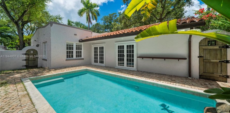 House in Miami, Florida 3 bedrooms, 204.38 sq.m. № 1840715
