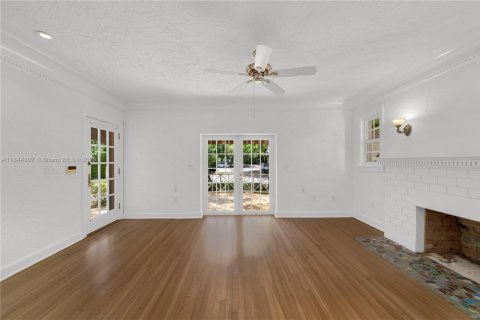 House in Miami, Florida 3 bedrooms, 204.38 sq.m. № 1840715 - photo 3