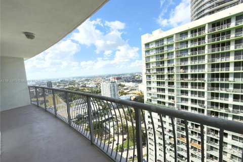 Condo in Miami, Florida, 1 bedroom № 1970365 - photo 12
