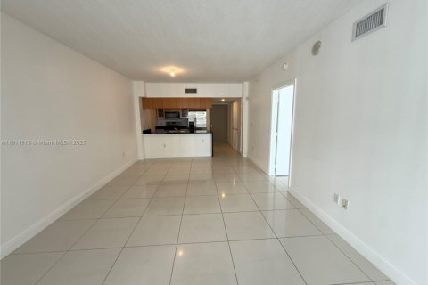 Condo in Miami, Florida, 1 bedroom № 1970365 - photo 6