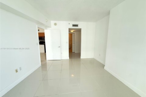 Condo in Miami, Florida, 1 bedroom № 1970365 - photo 13
