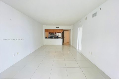 Condo in Miami, Florida, 1 bedroom № 1970365 - photo 4