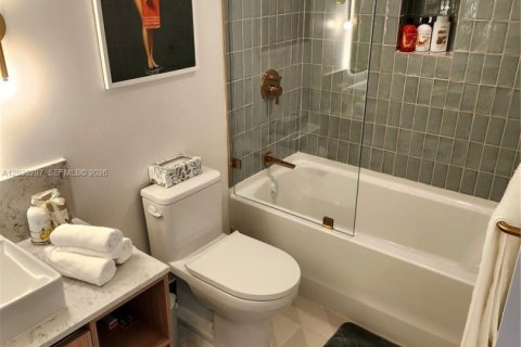 Condo in Miami, Florida  № 2145938 - photo 11