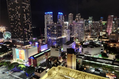Condo in Miami, Florida  № 2145938 - photo 16
