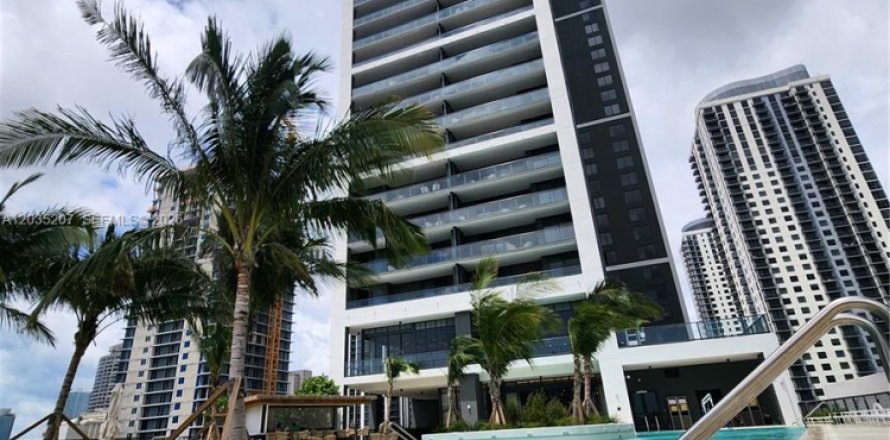 Studio in the Condo in Miami, Florida  № 2145938