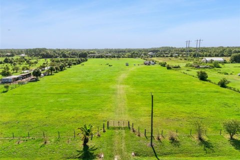 Terrain à Osteen, Floride № 2206738