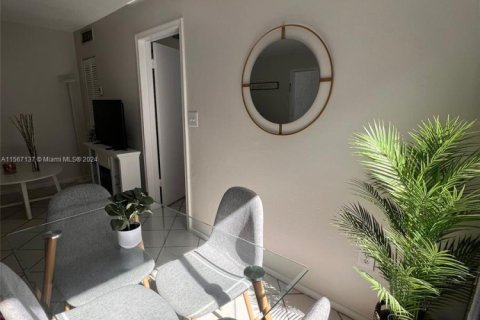 Condominio en alquiler en Miami Beach, Florida, 1 dormitorio, 59.46 m2 № 1934263 - foto 3