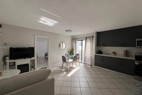 Condominio en alquiler en Miami Beach, Florida, 1 dormitorio, 59.46 m2 № 1934263 - foto 1