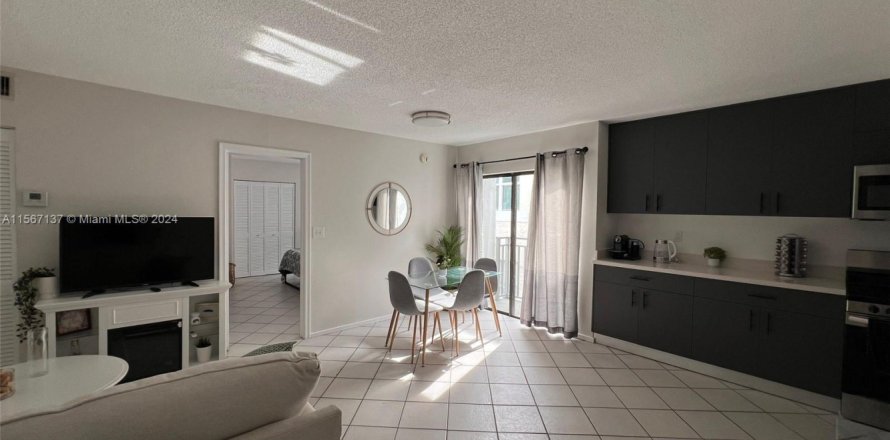 Condo in Miami Beach, Florida, 1 bedroom № 1934263