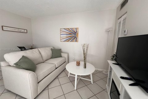 Condominio en alquiler en Miami Beach, Florida, 1 dormitorio, 59.46 m2 № 1934263 - foto 2
