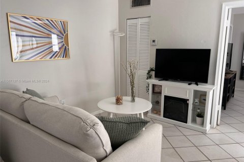 Condominio en alquiler en Miami Beach, Florida, 1 dormitorio, 59.46 m2 № 1934263 - foto 4