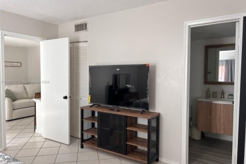 Condominio en alquiler en Miami Beach, Florida, 1 dormitorio, 59.46 m2 № 1934263 - foto 5