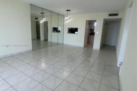 Condominio en alquiler en Aventura, Florida, 1 dormitorio, 71.35 m2 № 2031377 - foto 5