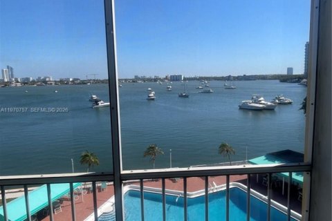 Condominio en alquiler en Aventura, Florida, 1 dormitorio, 71.35 m2 № 2031377 - foto 3