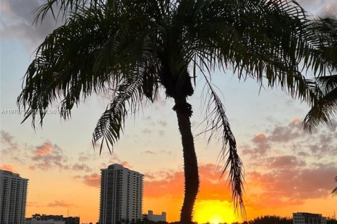 Condominio en alquiler en Aventura, Florida, 1 dormitorio, 71.35 m2 № 2031377 - foto 16