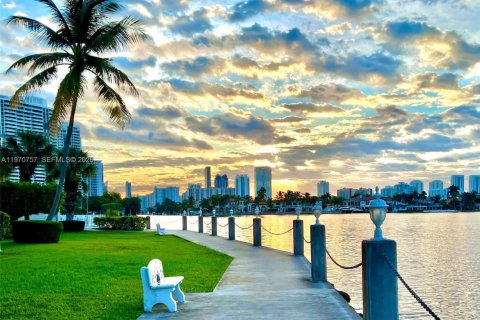 Condominio en alquiler en Aventura, Florida, 1 dormitorio, 71.35 m2 № 2031377 - foto 12