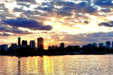 Condominio en alquiler en Aventura, Florida, 1 dormitorio, 71.35 m2 № 2031377 - foto 13