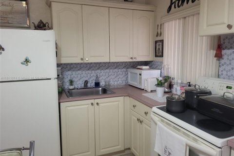 Купить виллу или дом в Майами, Флорида 3 спальни, 134.89м2, № 1950637 - фото 17