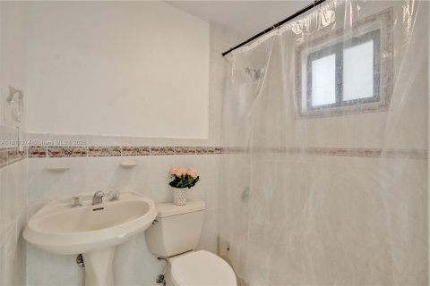 Купить виллу или дом в Майами, Флорида 3 спальни, 134.89м2, № 1950637 - фото 12