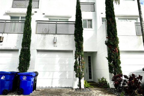 Touwnhouse à louer à Fort Lauderdale, Floride: 3 chambres, 177.81 m2 № 2077337 - photo 2
