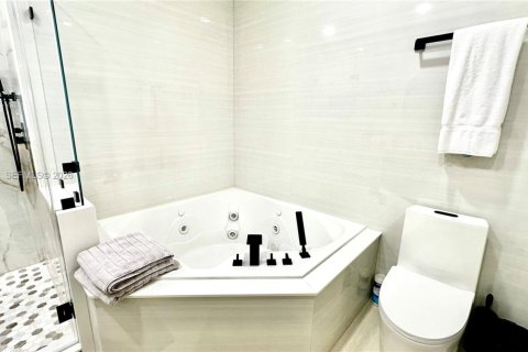 Adosado en alquiler en Fort Lauderdale, Florida, 3 dormitorios, 177.81 m2 № 2077337 - foto 11