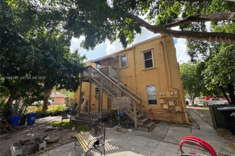 Commercial property in Lake Worth, Florida 276.48 sq.m. № 2031675 - photo 5