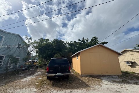 Commercial property in Lake Worth, Florida 276.48 sq.m. № 2031675 - photo 8