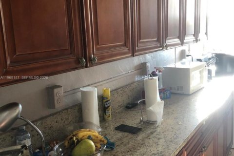 Commercial property in Lake Worth, Florida 276.48 sq.m. № 2031675 - photo 15