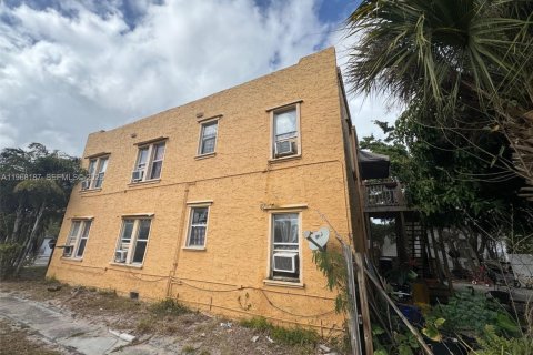 Commercial property in Lake Worth, Florida 276.48 sq.m. № 2031675 - photo 9