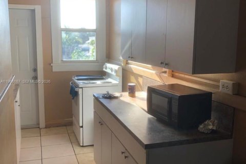 Commercial property in Lake Worth, Florida 276.48 sq.m. № 2031675 - photo 14