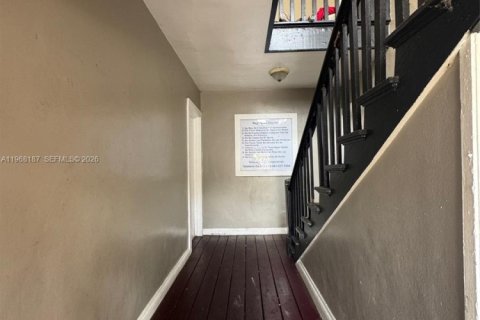 Commercial property in Lake Worth, Florida 276.48 sq.m. № 2031675 - photo 12