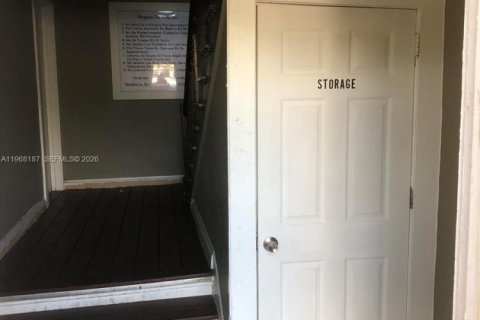 Commercial property in Lake Worth, Florida 276.48 sq.m. № 2031675 - photo 11