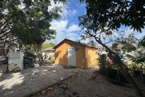 Commercial property in Lake Worth, Florida 276.48 sq.m. № 2031675 - photo 7