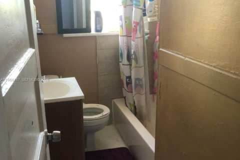 Commercial property in Lake Worth, Florida 276.48 sq.m. № 2031675 - photo 16