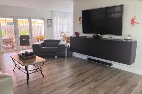 Купить виллу или дом в Уилтон-Мэнорс, Флорида 3 спальни, 150.87м2, № 1935239 - фото 12