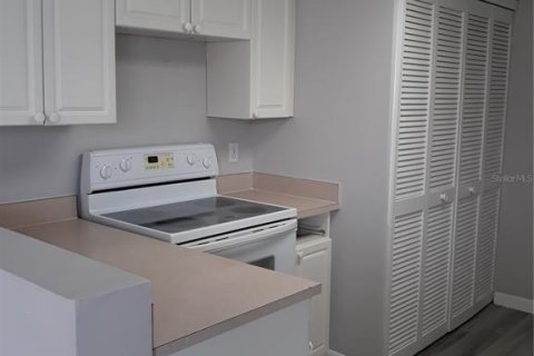 Townhouse in Davenport, Florida 3 bedrooms, 175.31 sq.m. № 2391001 - photo 4