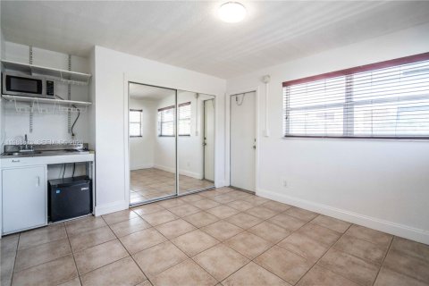 Снять в аренду квартиру в Форт-Лодердейл, Флорида 23.23м2, № 2048295 - фото 6