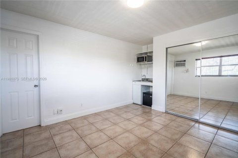 Снять в аренду квартиру в Форт-Лодердейл, Флорида 23.23м2, № 2048295 - фото 7