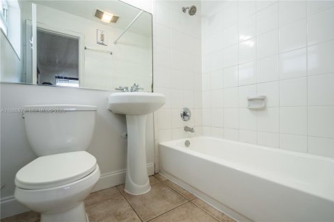 Снять в аренду квартиру в Форт-Лодердейл, Флорида 23.23м2, № 2048295 - фото 8