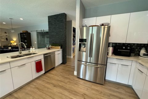 House in Weston, Florida 5 bedrooms, 287.25 sq.m. № 1930841 - photo 14